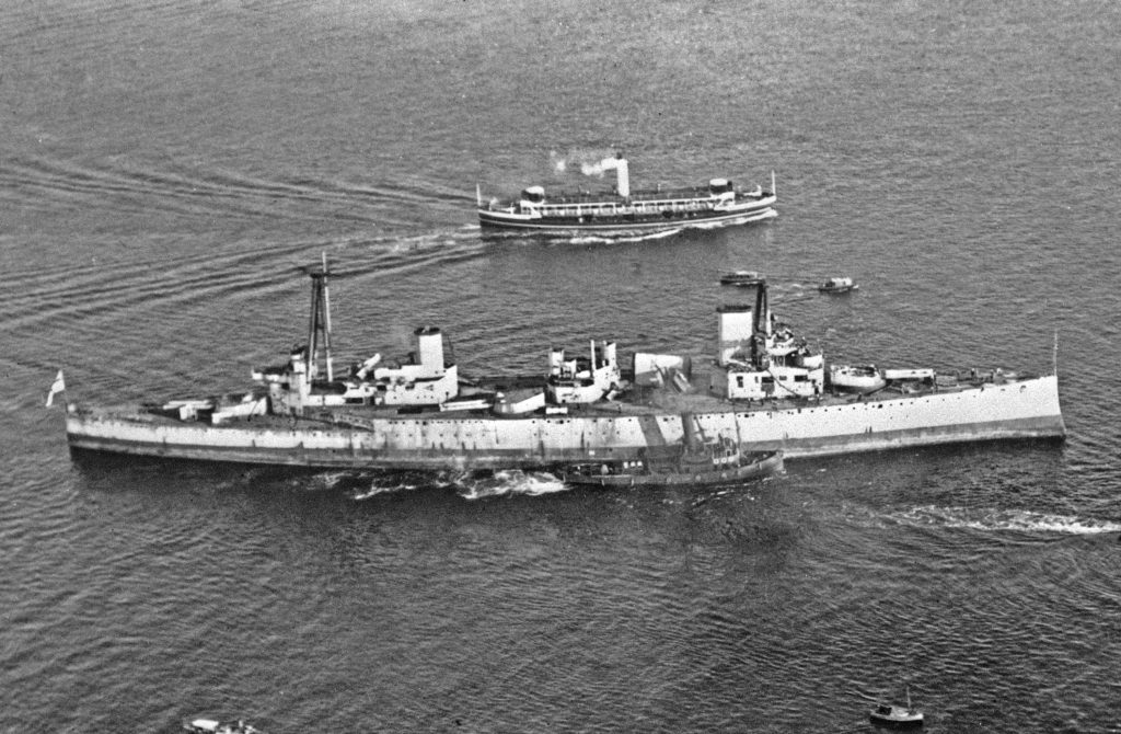 HMAS Australia (I), scuttling off Sydney, 12 April 1924