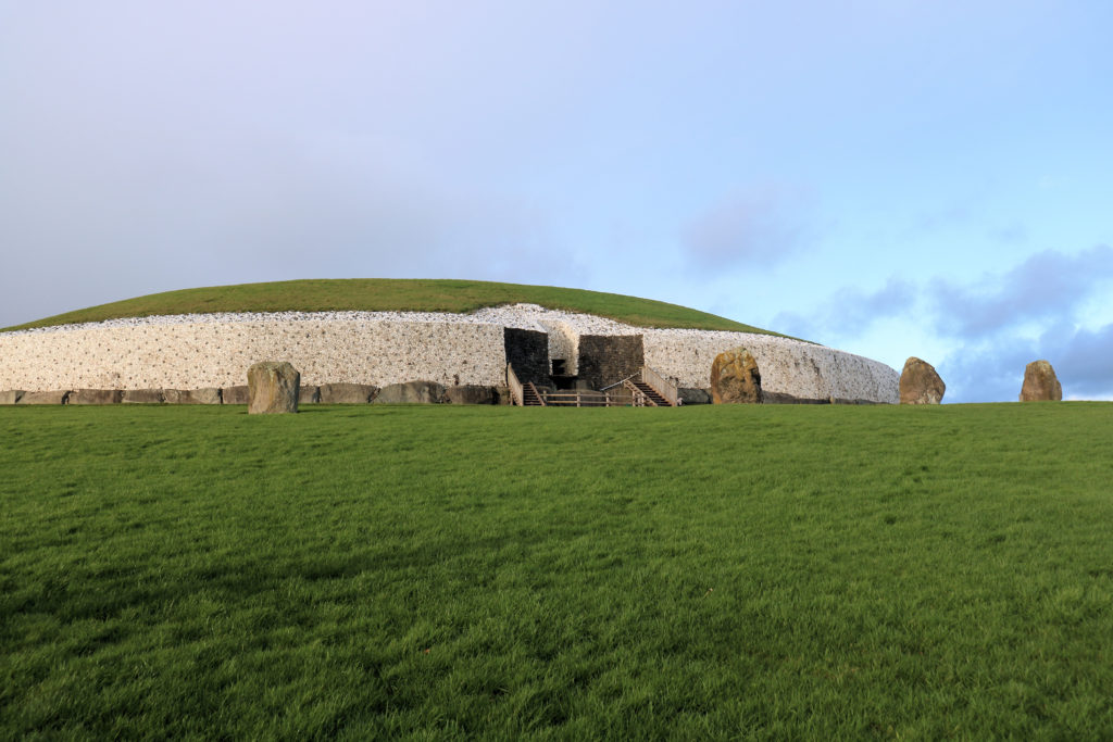 Brú na Bóinne - Megalithic Tomb