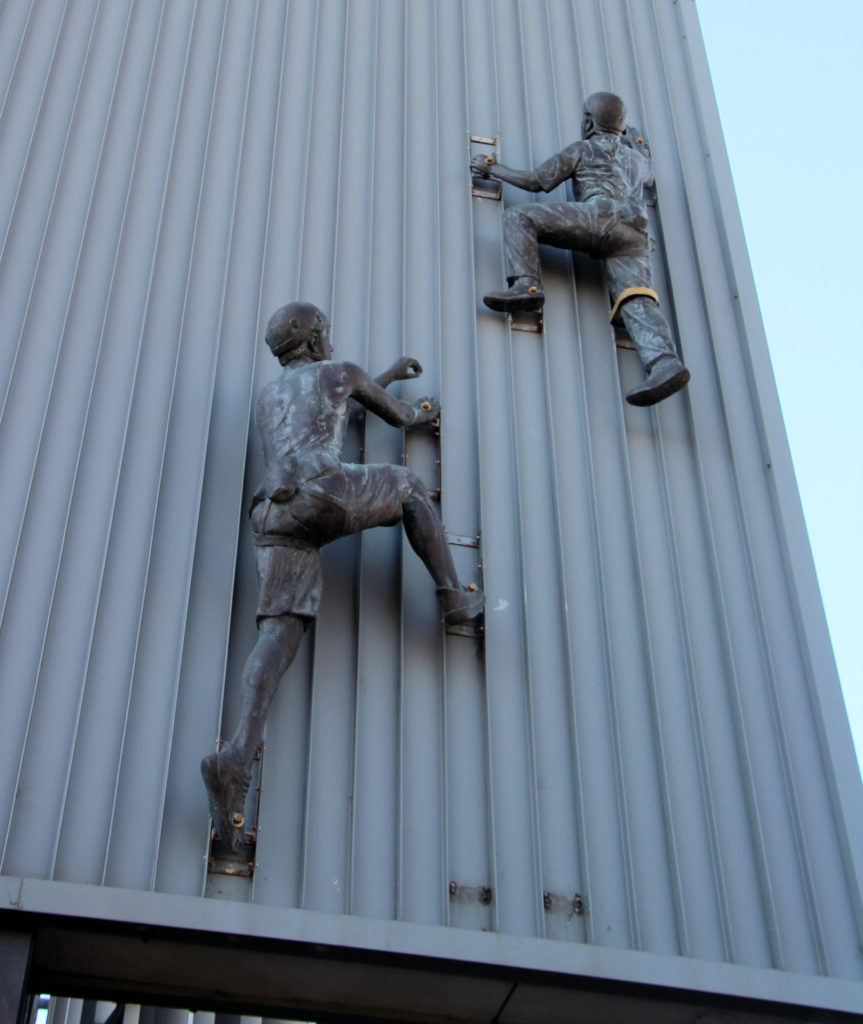 Climbers Sculptures 434 King St Newcastle