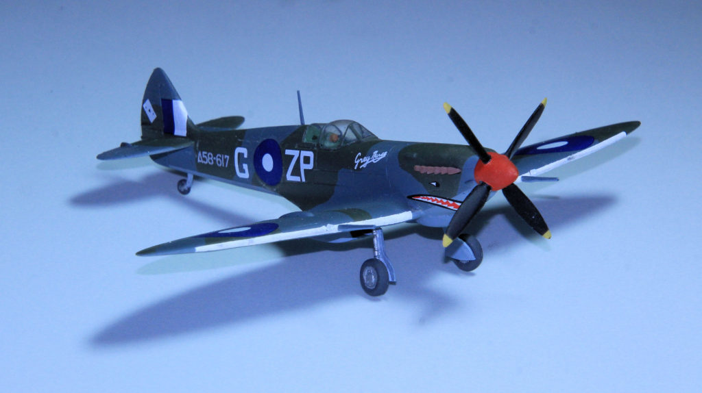 Supermarine Spitfire Mk.VIII RAAF A58-617 Grey Nurse Plastic Scale Model Jays 1:72 Scale