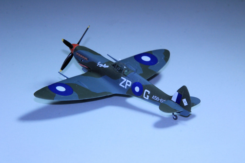 Supermarine Spitfire Mk.VIII RAAF A58-617 Grey Nurse Plastic Scale Model Jays 1:72 Scale