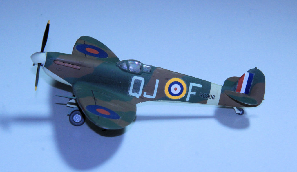 Supermarine Spitfire Mk 1B R6908 QJ-F of 92 Sqn RAF Plastic Model by AZ Models 1:72 Scale