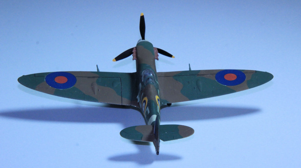 Supermarine Spitfire Mk 1B R6908 QJ-F of 92 Sqn RAF Plastic Model by AZ Models 1:72 Scale