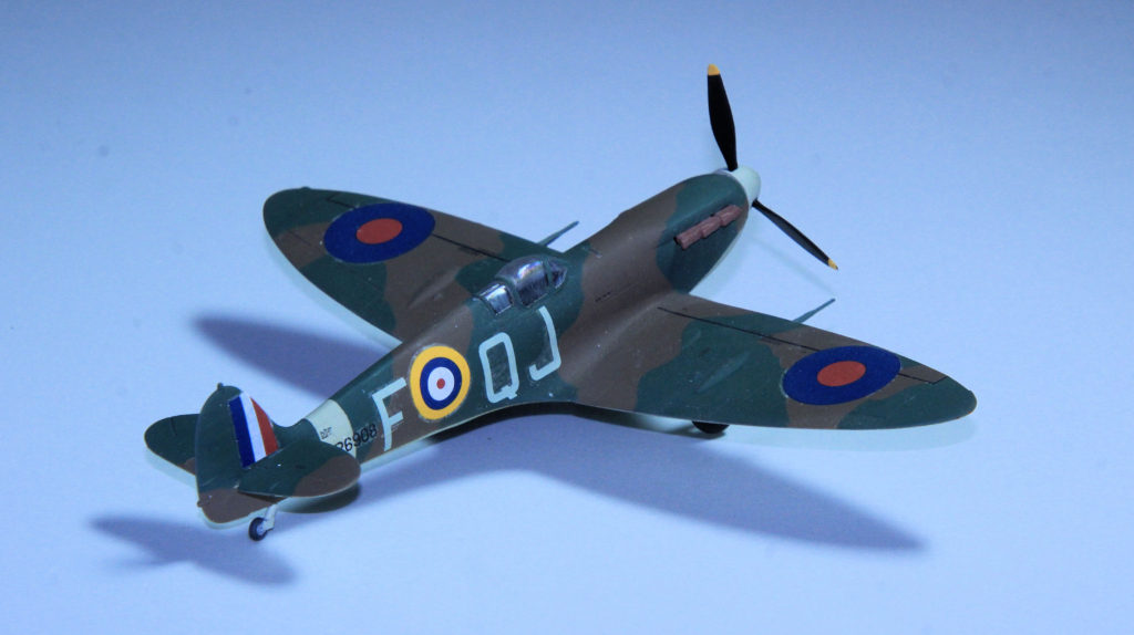 Supermarine Spitfire Mk 1B R6908 QJ-F of 92 Sqn RAF Plastic Model by AZ Models 1:72 Scale