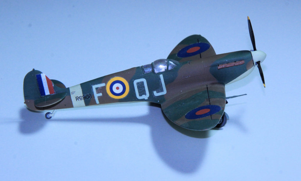 Supermarine Spitfire Mk 1B R6908 QJ-F of 92 Sqn RAF Plastic Model by AZ Models 1:72 Scale