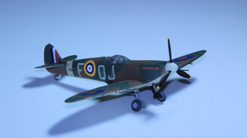 Supermarine Spitfire Mk 1B R6908 QJ-F of 92 Sqn RAF Plastic Model by AZ Models 1:72 Scale