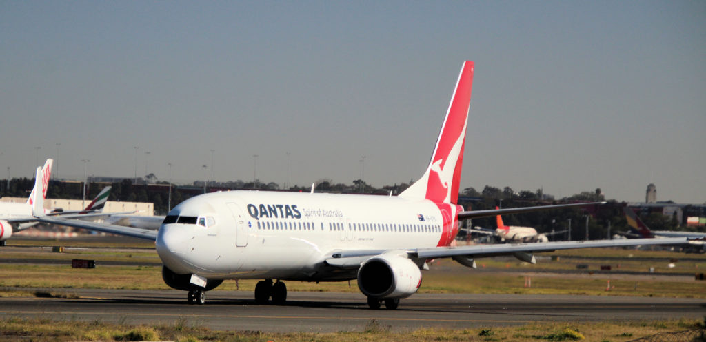 Qantas Boeing 737-838 VH-VXU Sydney Airport August 2019