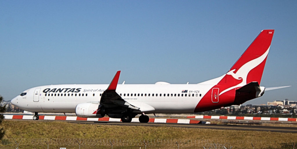 Qantas Boeing 737-838 VH-VZX Sydney Airport August 2019