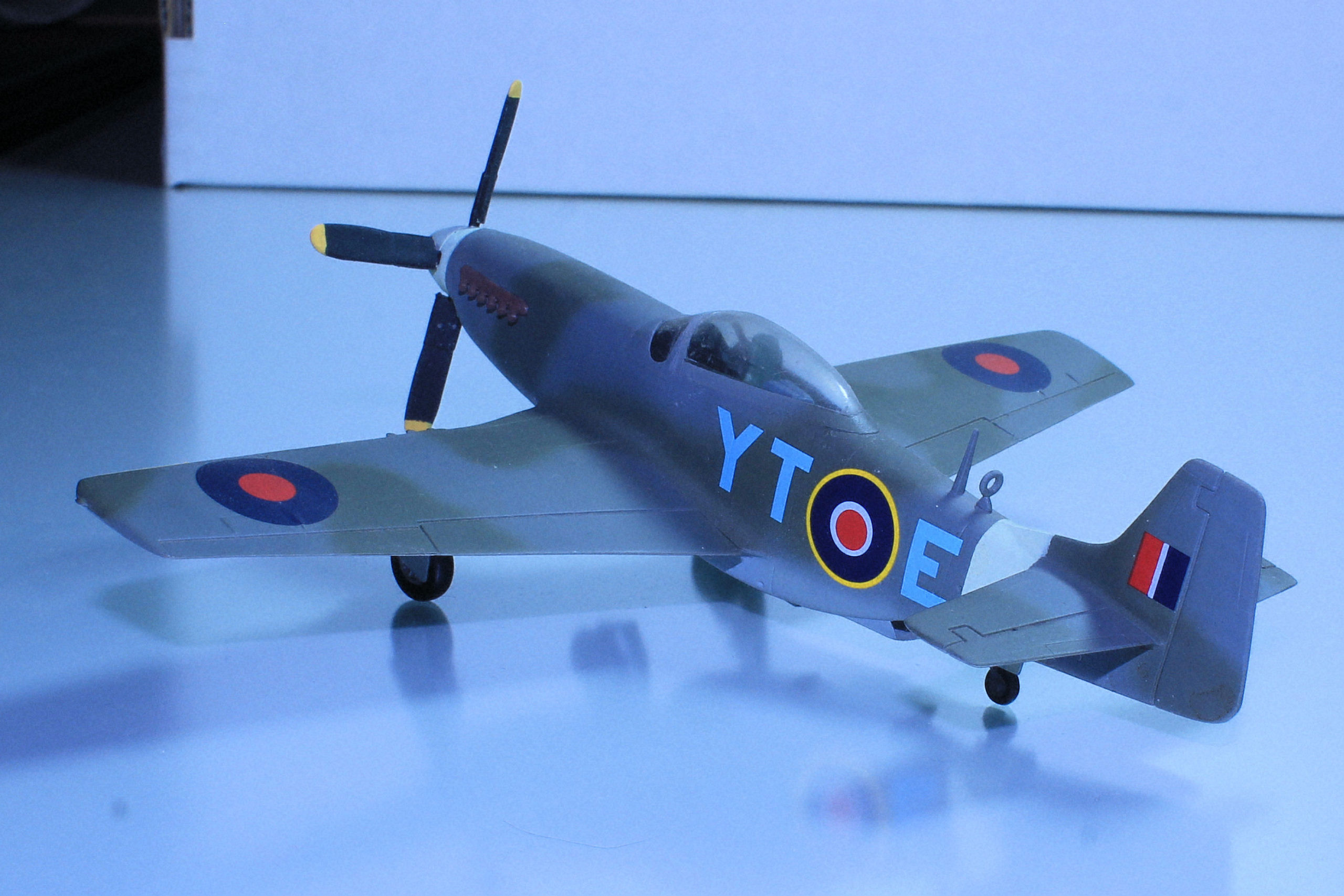 North American P-51 Mustang YT-E 61 Sqn RAF April 1945 Italeri 1/72 Scale Model