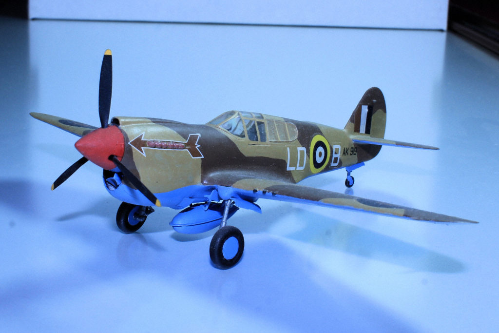 Curtiss Kittyhawk Mk.1 AK919 LD-B 250 Sqn RAF Hasegawa 1/72 Scale Model