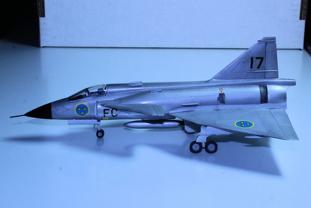 Saab AJ-37 Viggen 1/72 Scale Model by Hasegawa