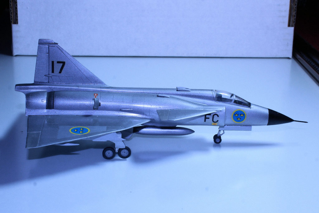 Saab AJ-37 Viggen 1/72 Scale Model by Hasegawa