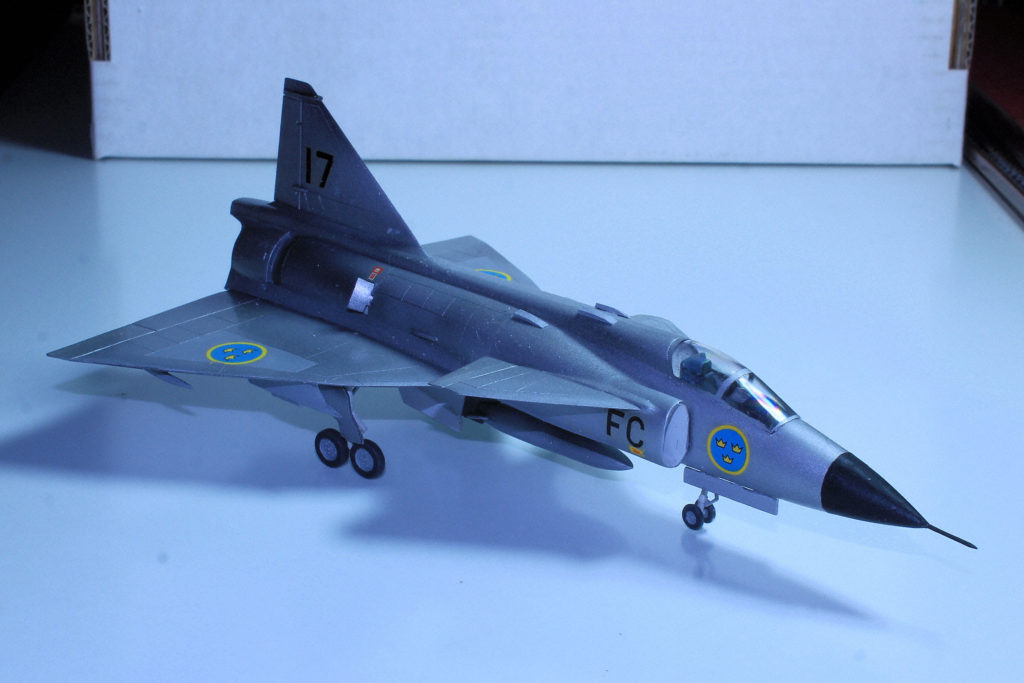 Saab AJ-37 Viggen 1/72 Scale Model by Hasegawa