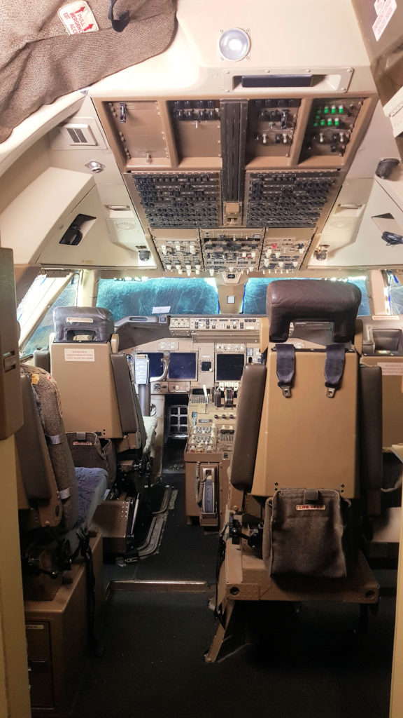 Boeing 747-438 “VH-OJA, City of Canberra” Cockpit