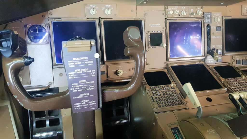 Boeing 747-438 “VH-OJA, City of Canberra” Cockpit