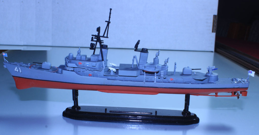 HMAS Brisbane DDG 41 1/700 Scale Model by Dragon