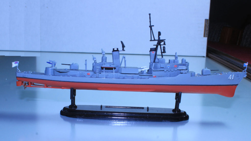 HMAS Brisbane DDG 41 1/700 Scale Model by Dragon