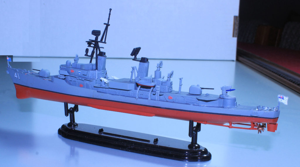 HMAS Brisbane DDG 41 1/700 Scale Model by Dragon