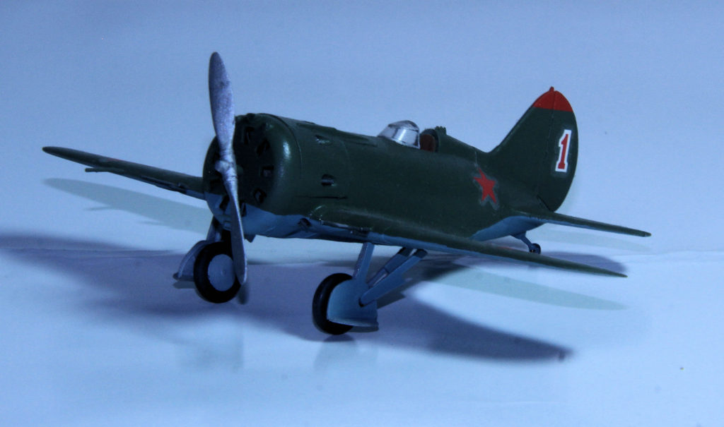 Polikarpov I-16 Type 28 158 IAP Red 1 Leningrad September 1941 1/72 Scale Model by ICM