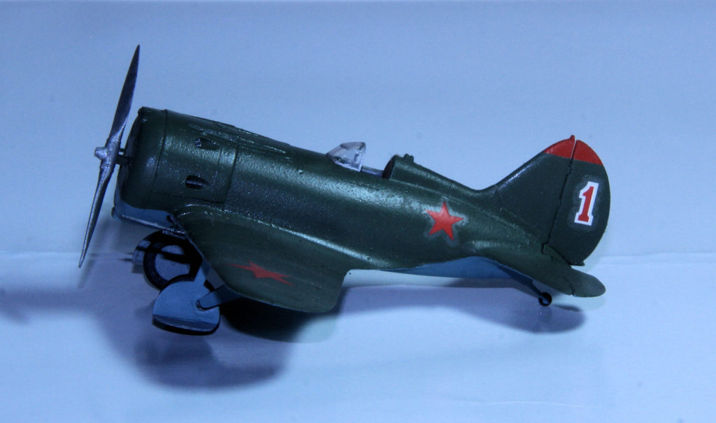 Polikarpov I-16 Type 28 158 IAP Red 1 Leningrad September 1941 1/72 Scale Model by ICM