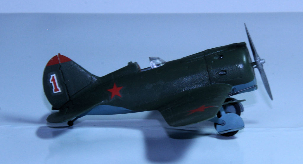 Polikarpov I-16 Type 28 158 IAP Red 1 Leningrad September 1941 1/72 Scale Model by ICM