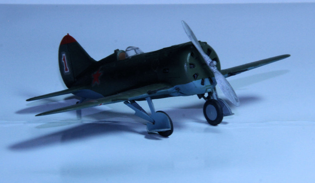 Polikarpov I-16 Type 28 158 IAP Red 1 Leningrad September 1941 1/72 Scale Model by ICM