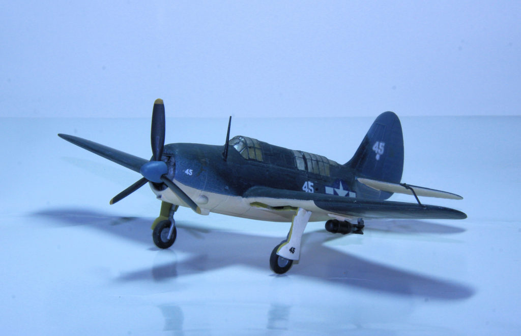 Curtiss SB2C-1 Helldiver Sqn. VB-4 45 USS Hornet 1943 1/72 Scale Model