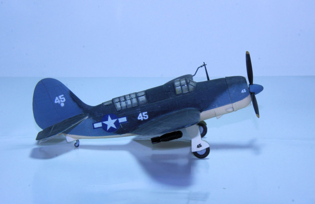 Curtiss SB2C-1 Helldiver Sqn. VB-4 45 USS Hornet 1943 1/72 Scale Model