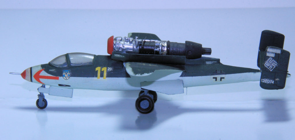 Heinkel He 162A-2 Volksjager 3./JG 1 W.Nr.120074/11 (Emil Demuth) May 1945 1/72 Scale Model by Dragon