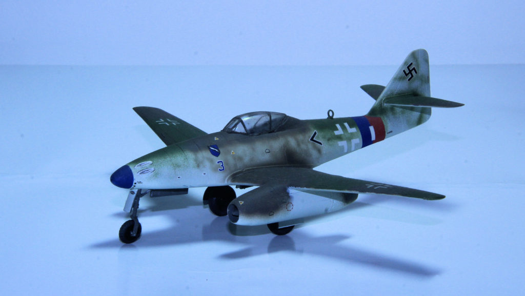 Messerschmitt Me 262 A-1a of 3./JG 7 3 Blue Lechfeld March 1945 1/72 Scale Model by Revell