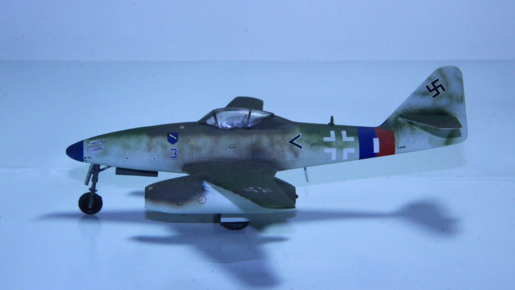 Messerschmitt Me 262 A-1a of 3./JG 7 3 Blue Lechfeld March 1945 1/72 Scale Model by Revell