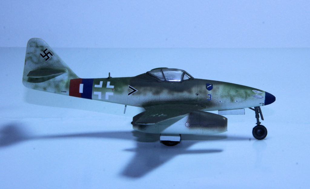 Messerschmitt Me 262 A-1a of 3./JG 7 3 Blue Lechfeld March 1945 1/72 Scale Model by Revell