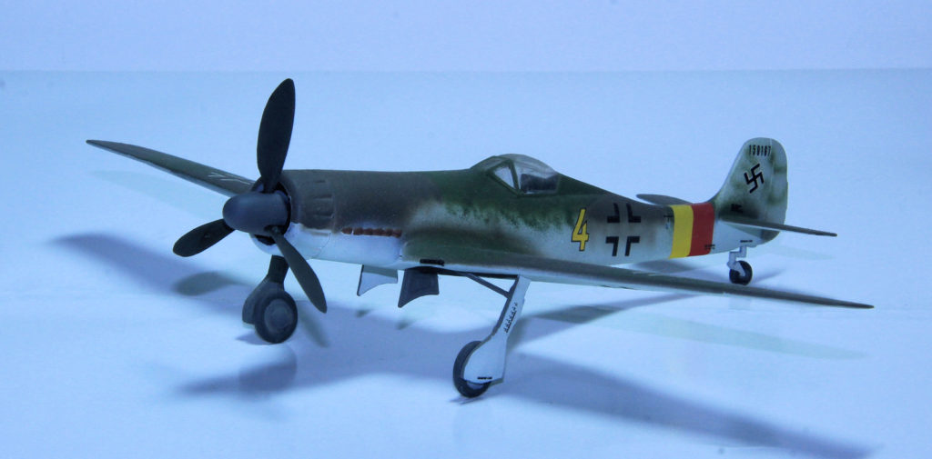 Focke Wulf Ta 152 H of 1./JG 301 Based in Straubing 1945 1/72 Scale Model by Revell