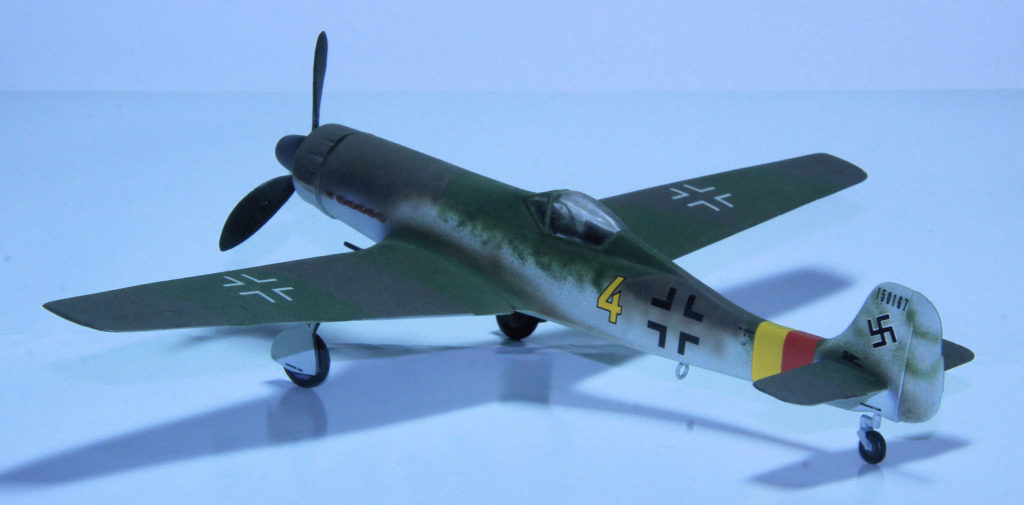 Focke Wulf Ta 152 H of 1./JG 301 Based in Straubing 1945 1/72 Scale Model by Revell