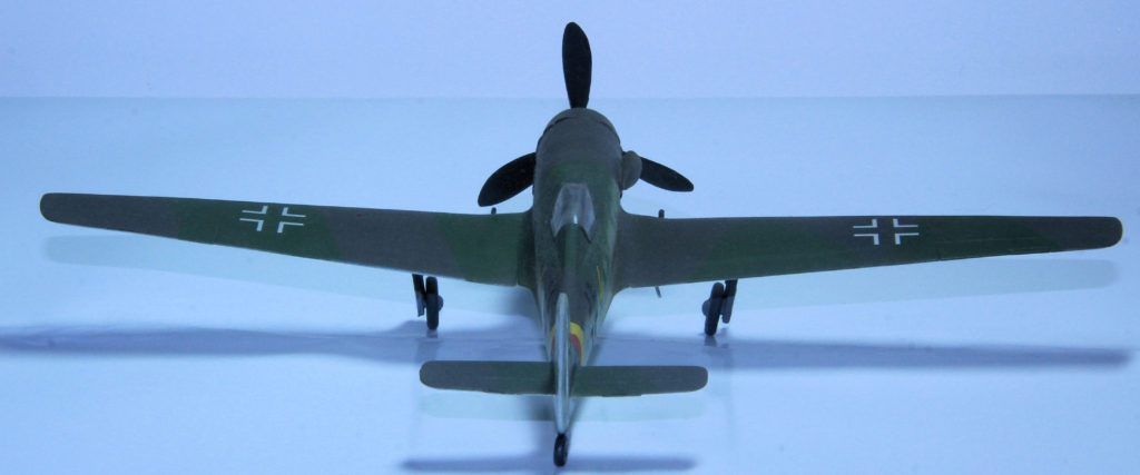 Focke Wulf Ta 152 H of 1./JG 301 Based in Straubing 1945 1/72 Scale Model by Revell