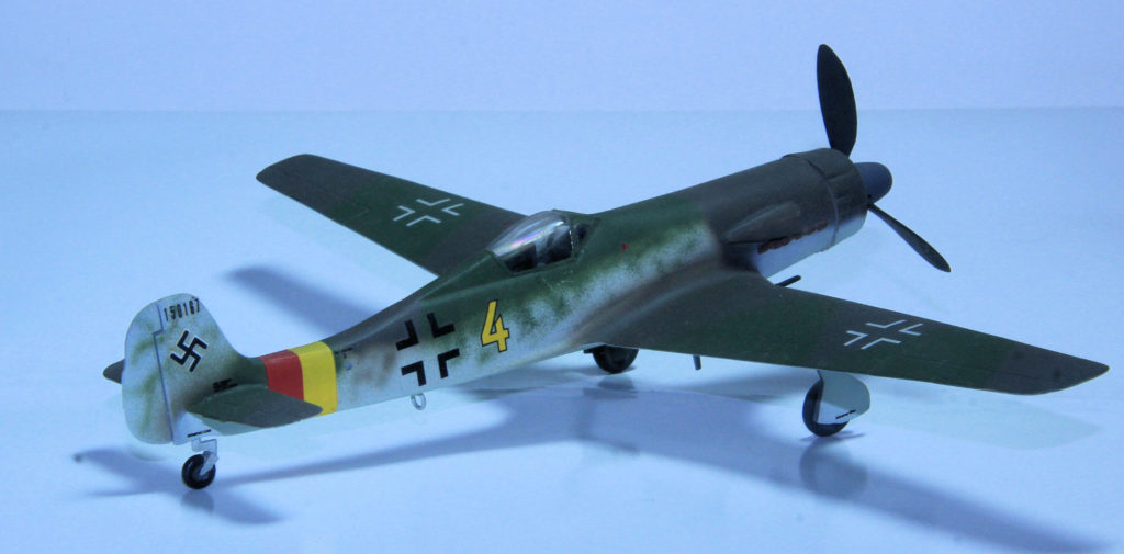 Focke Wulf Ta 152 H of 1./JG 301 Based in Straubing 1945 1/72 Scale Model by Revell