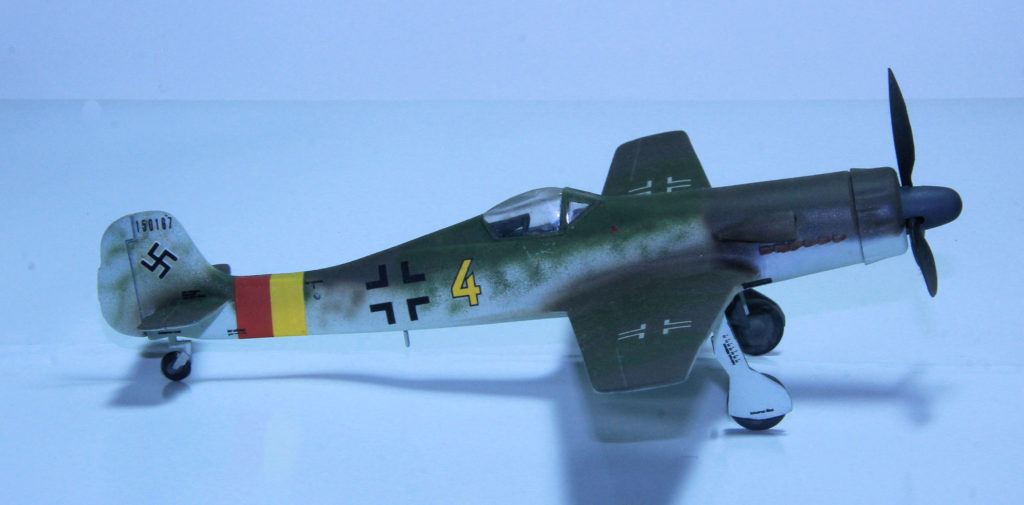 Focke Wulf Ta 152 H of 1./JG 301 Based in Straubing 1945 1/72 Scale Model by Revell