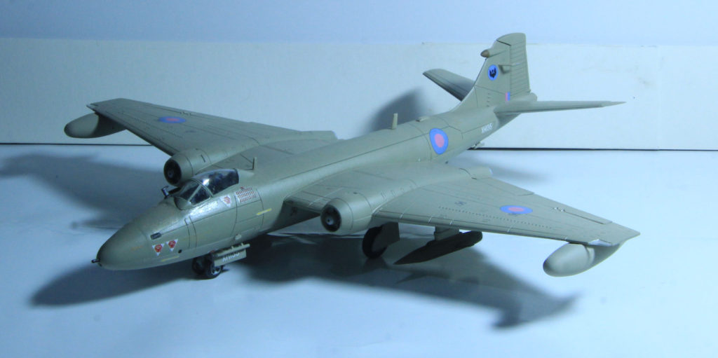 English Electric Canberra XH135 PR Mk.9 of 39 Sqn. RAF 1/72 Scale Model by Airfix