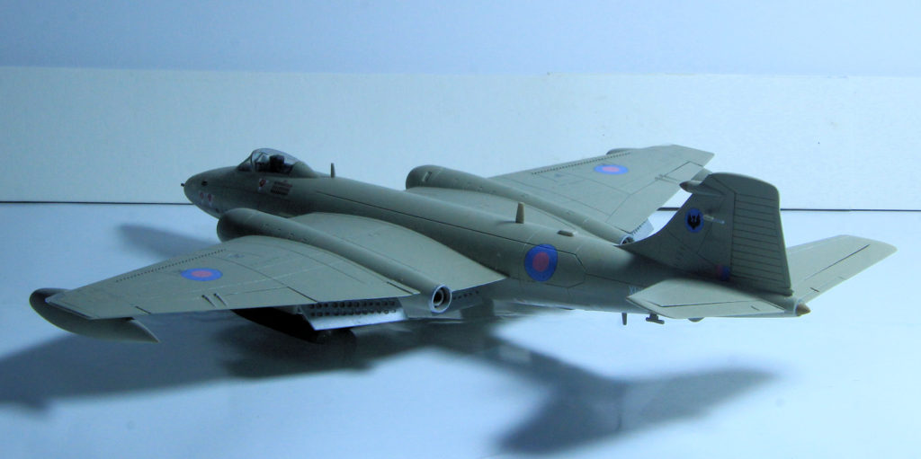 English Electric Canberra XH135 PR Mk.9 of 39 Sqn. RAF 1/72 Scale Model by Airfix