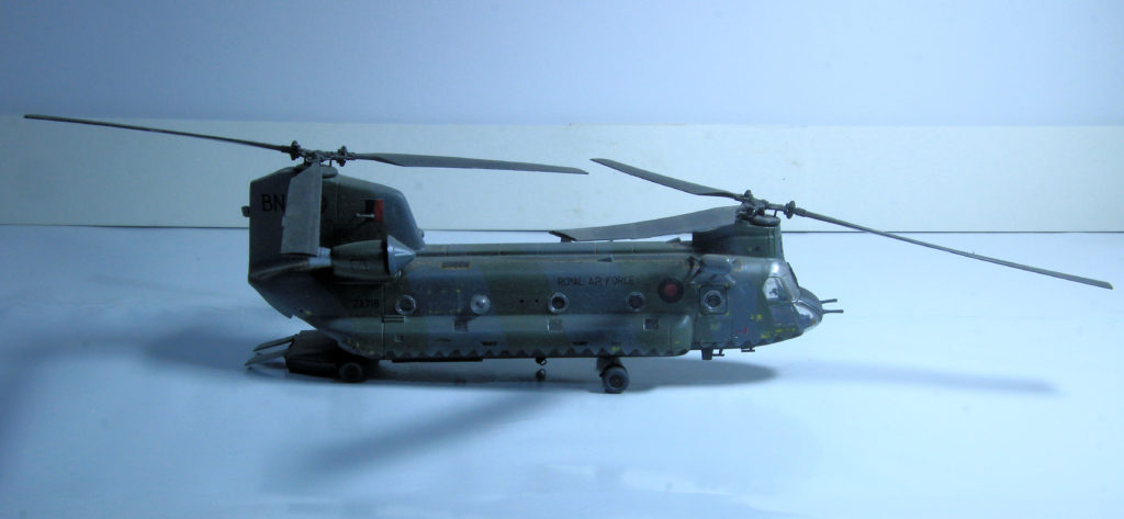 Boeing Chinook HC Mk.1 RAF No. 18 Sqn 1/72 Scale Model by Matchbox