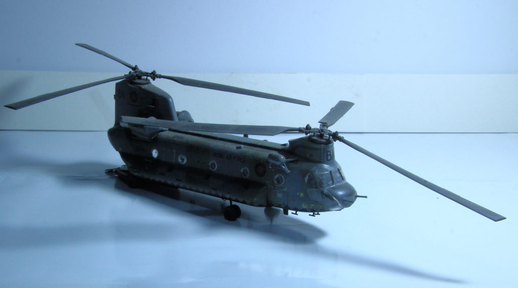 Boeing Chinook HC Mk.1 RAF No. 18 Sqn 1/72 Scale Model by Matchbox