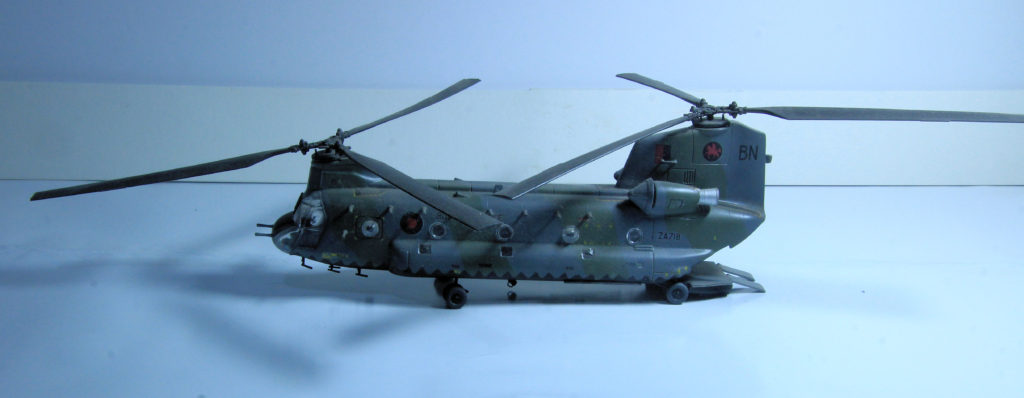 Boeing Chinook HC Mk.1 RAF No. 18 Sqn 1/72 Scale Model by Matchbox