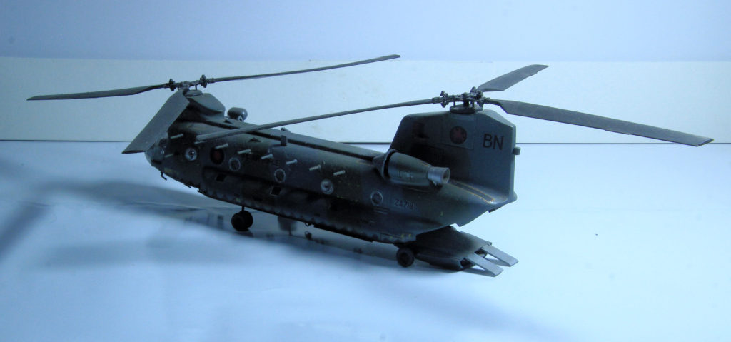 Boeing Chinook HC Mk.1 RAF No. 18 Sqn 1/72 Scale Model by Matchbox