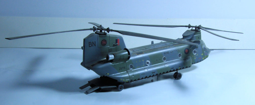 Boeing Chinook HC Mk.1 RAF No. 18 Sqn 1/72 Scale Model by Matchbox