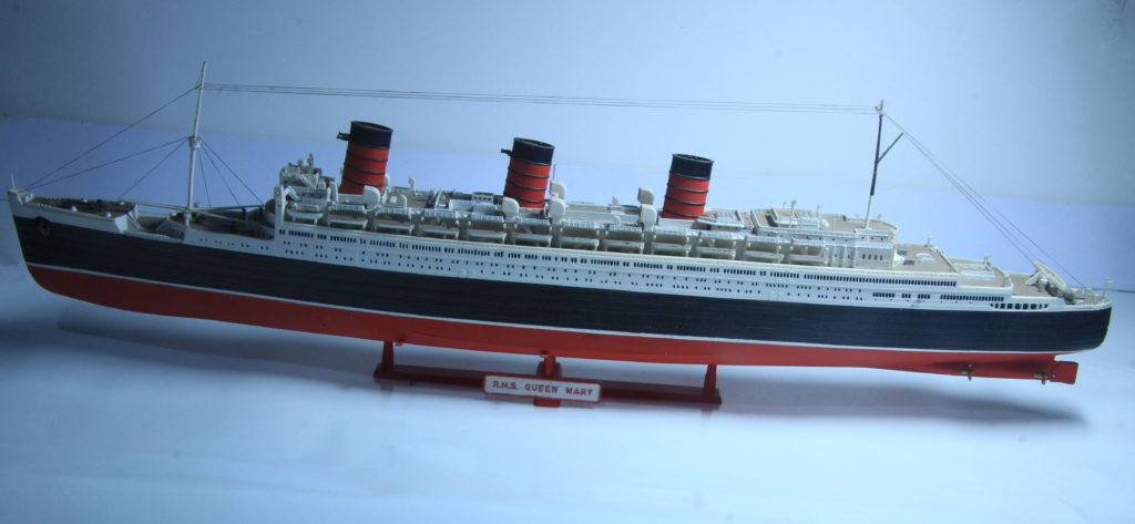 RMS Queen Mary 1/570 Scale Model by Revell