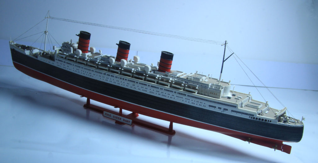 RMS Queen Mary 1/570 Scale Model by Revell