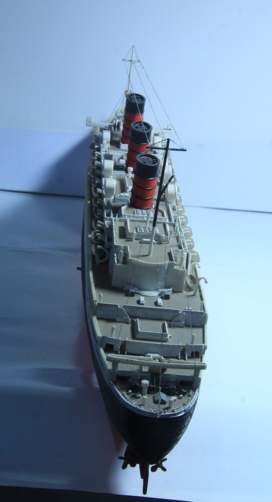 RMS Queen Mary 1/570 Scale Model by Revell