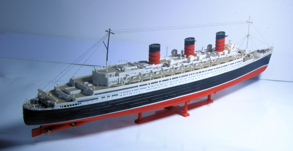 RMS Queen Mary 1/570 Scale Model by Revell