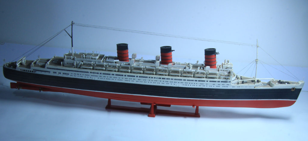 RMS Queen Mary 1/570 Scale Model by Revell