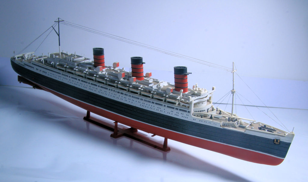 RMS Queen Mary 1/570 Scale Model by Revell